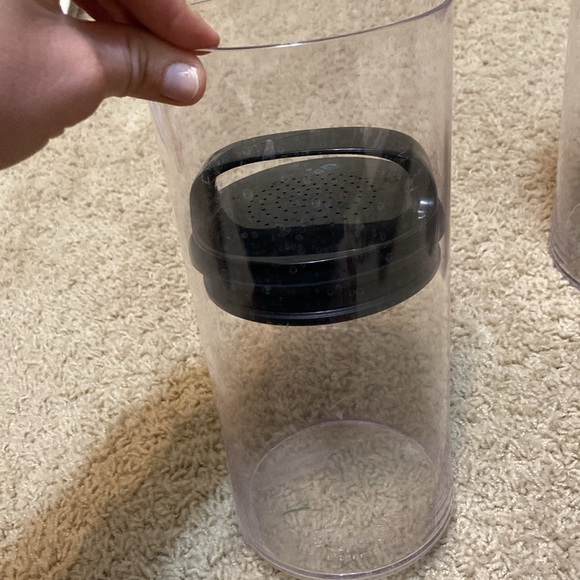 3 EUC airtight food containers - holds in the lids push air out as you push down - Picture 3 of 3